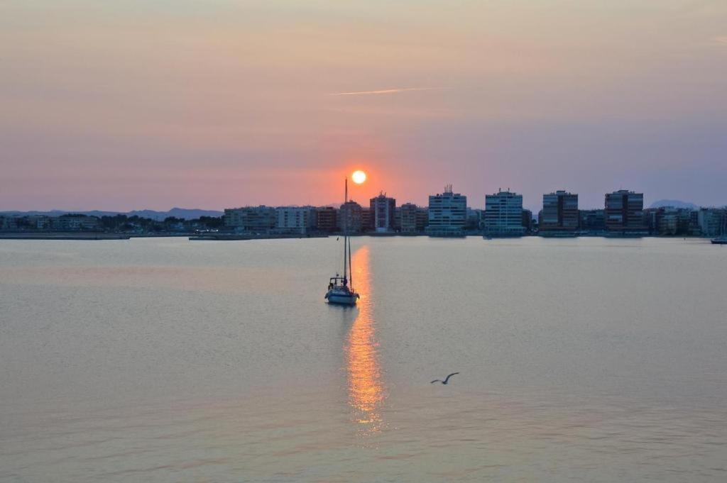 Apartamento Cerca A La Playa Del Cura ! Cura Beach ตอร์เรเวียคา ภายนอก รูปภาพ